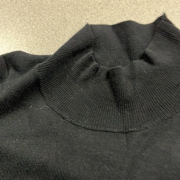 Beautiful sweater - Picture 3 of 4